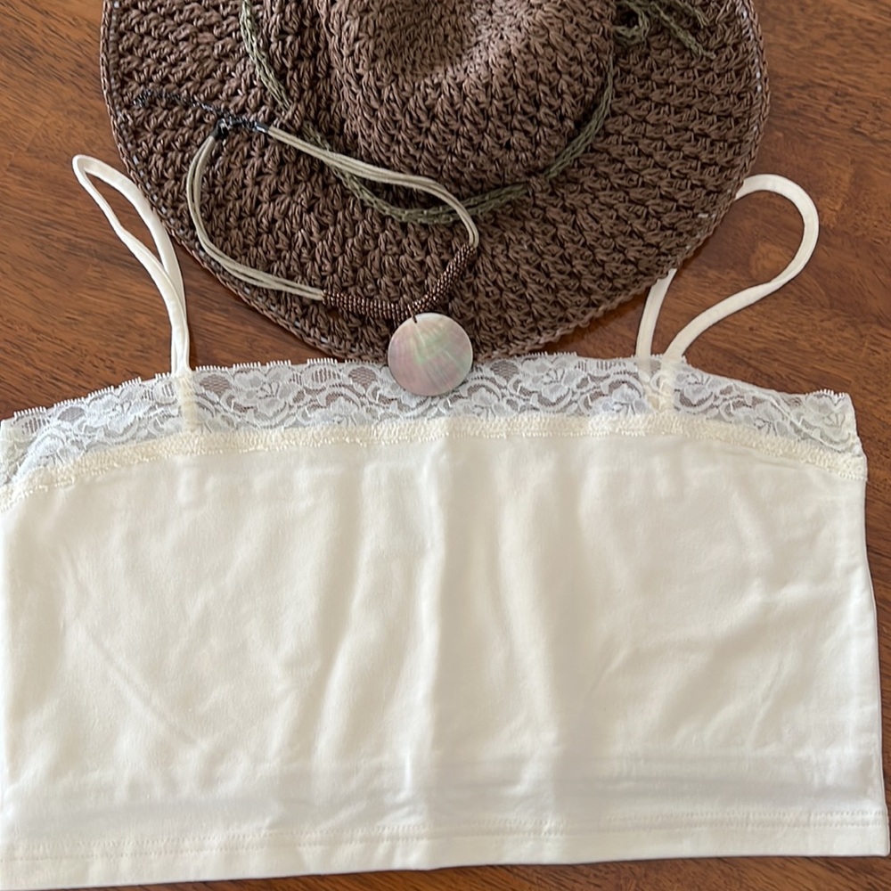 Isabella Bird Lace Cropped Tops